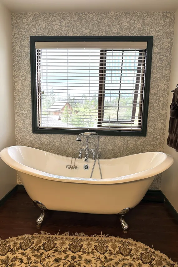 Clawfoot tub in the en-suite bathroom of the Ranch House suite